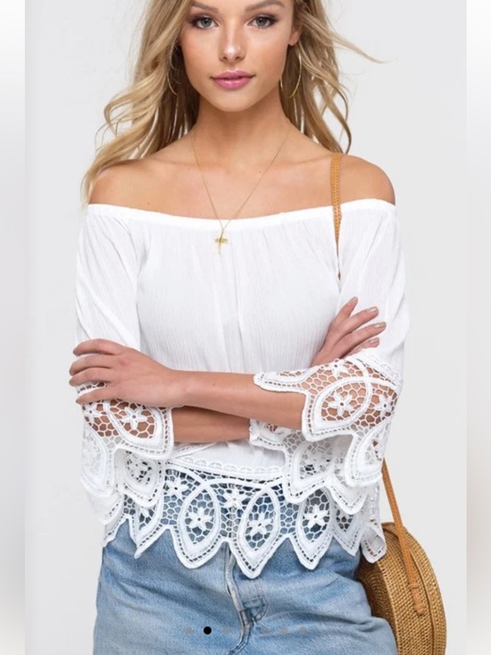 Sundance Tops - Sundance women’s ELEGANT OFF SHOULDER WHITE LACE oversized TOP WITH BELL SLEEVE